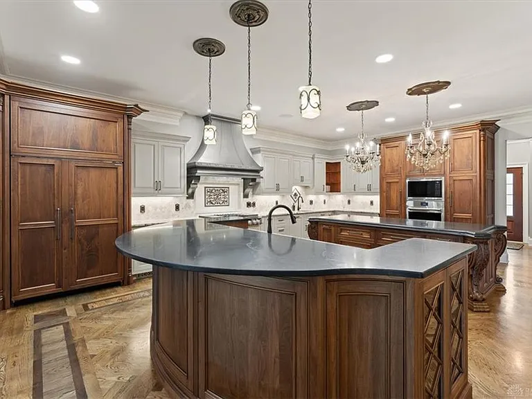 9020 Whisperinghill Dr — Photo 49