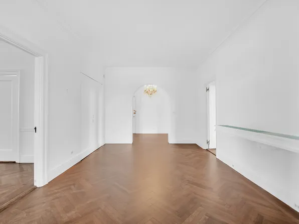 1 Sutton Place South image 8 of 26