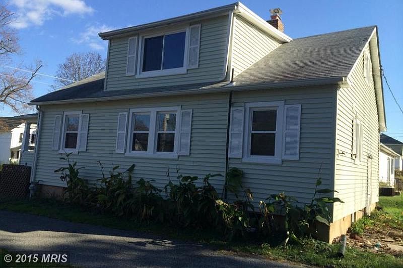 2nd image of 42 Bond Ave