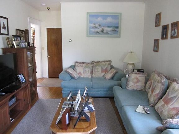 2nd image of 35 Gould Pl