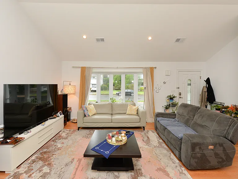 38-55 Van Riper Pl — Photo 2
