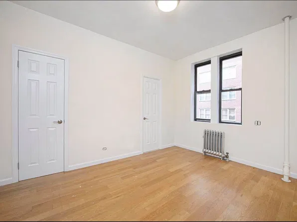305 W 45th St APT 1E, New York, NY 10036