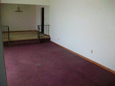 5th image of 527 Evans Ave