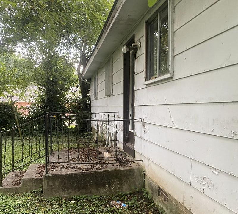 2nd image of 818 N Forest Ave
