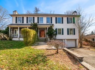 90 Lawn St, Park Ridge, NJ 07656