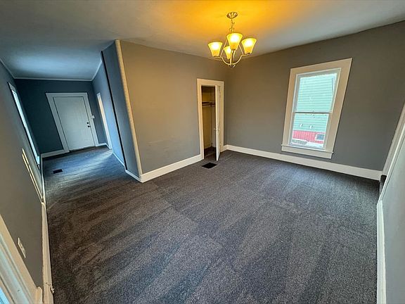 4th image of 353 Oak St