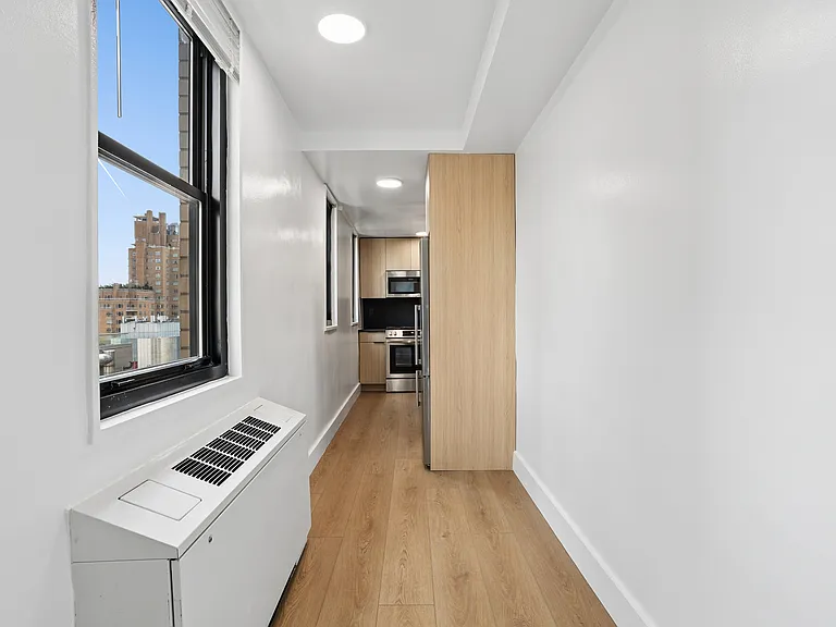 315 W 57th St #20A — Photo 4