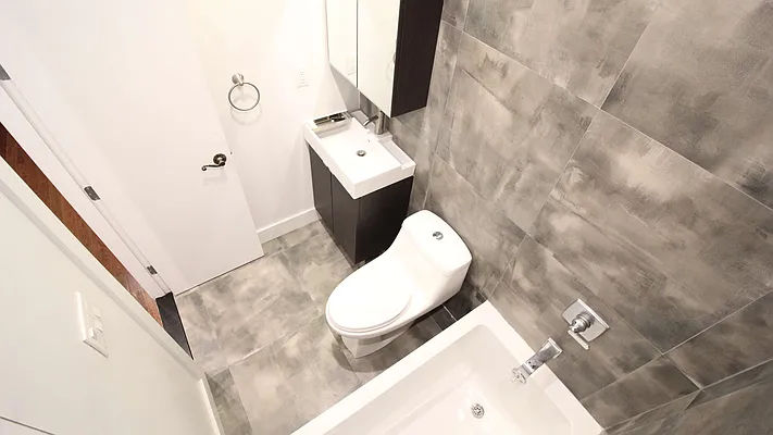 Rented by True Real Estate Group | media 25