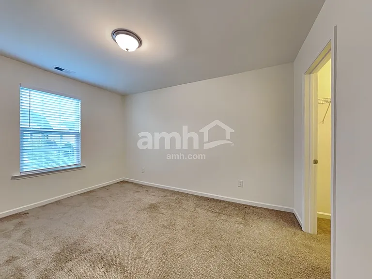 636 Redbud Ln — Photo 13