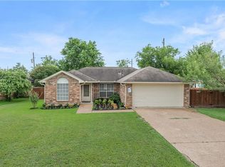 2700 Allen Ridge Dr, Bryan, TX 77802