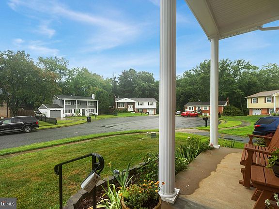 3rd image of 4904 Kenyon Ct
