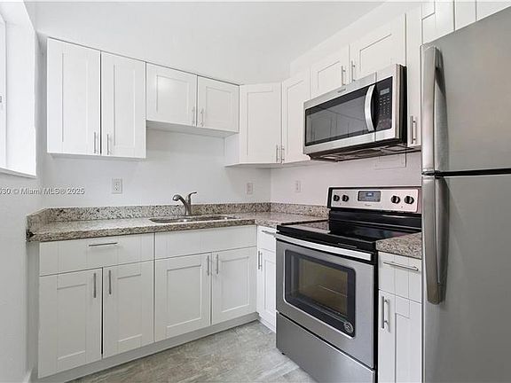 4th image of 8430 Crespi Blvd Unit 8422