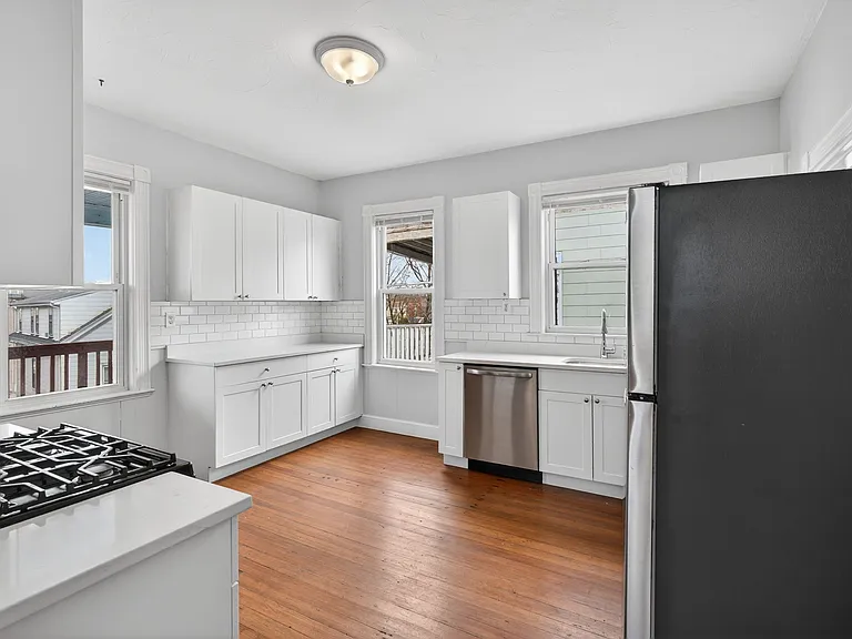18 Gibson St #3 — Photo 18