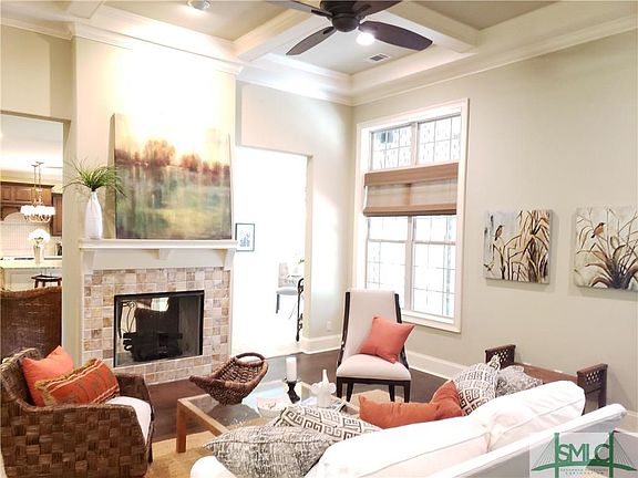 3rd image of 380 Kingston Cir