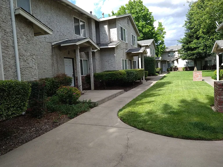 Legacy Townhome — Photo 21