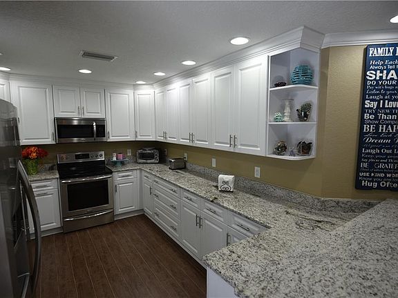 4th image of 1701 Country Club Dr Unit C