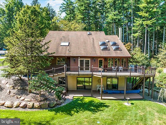 2nd image of 7 Hessian Blvd