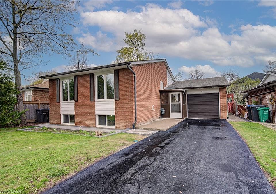 1st image of 8 Sanford Cres