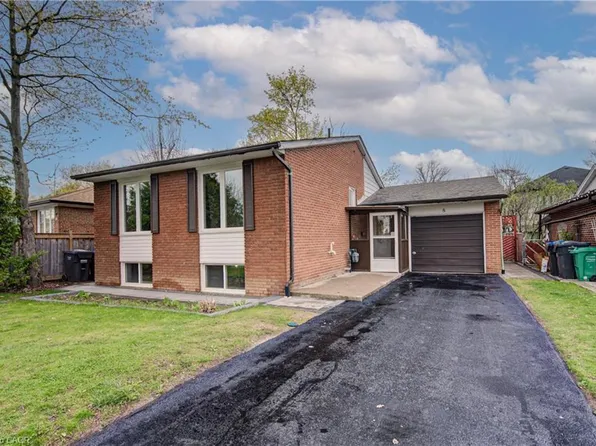 8 Sanford Cres, Brampton, ON L6X 2C3