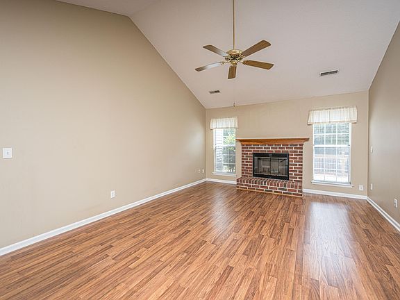 5th image of 122 Ashton Dr