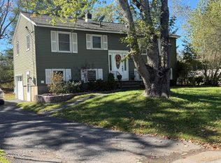 17 Dorchester Dr, Stillwater, NY 12170