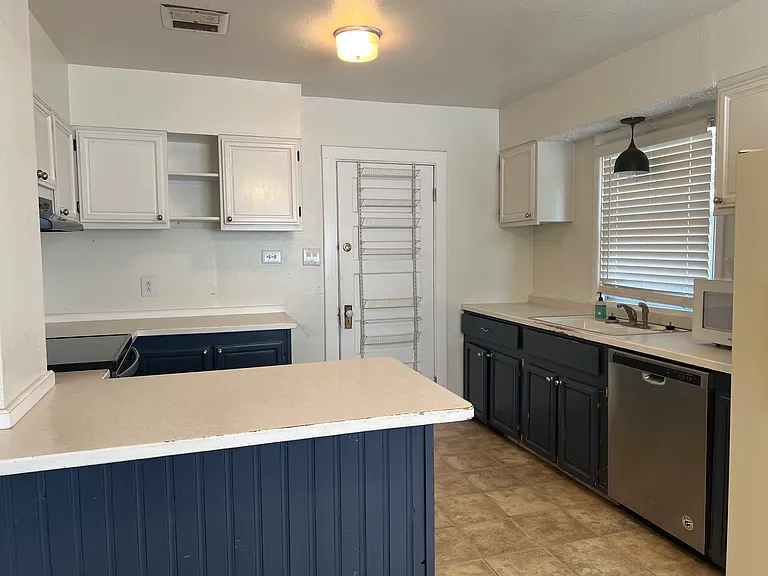 2224 W Kent Ave — Photo 9