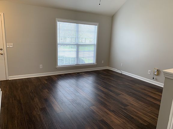 5th image of 1109 Summerville Cir