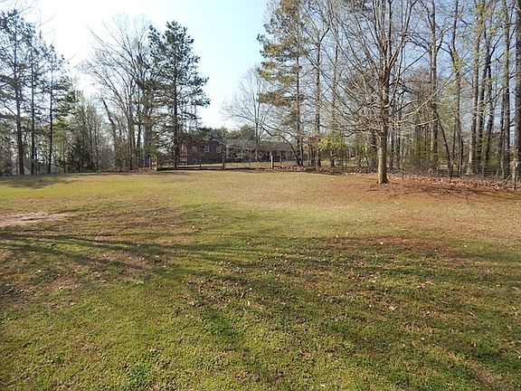 5th image of 402 Sourwood Dr