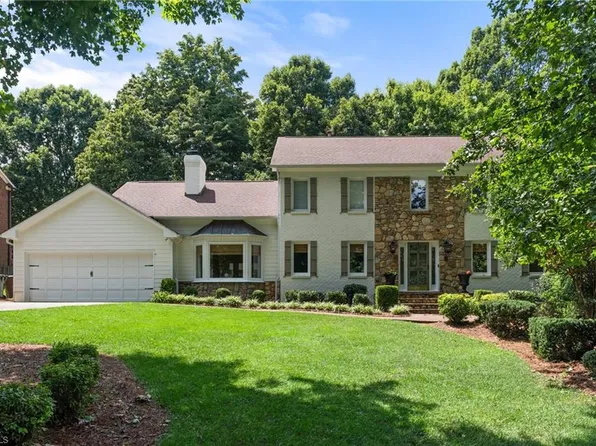 3299 Wynnewood Dr, Greensboro, NC 27408
