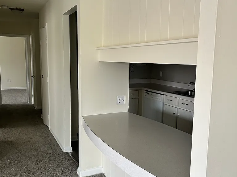 Edgewood Hill Apartments — Photo 5