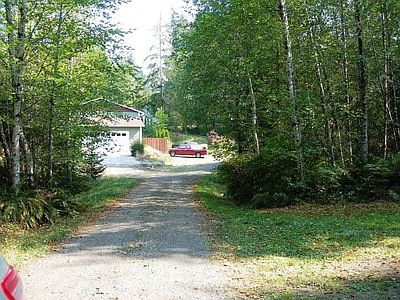 Easy access drive through to E. Rasor Rd (not an easement).