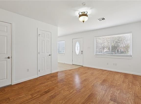4th image of 3561 W Loyola Dr