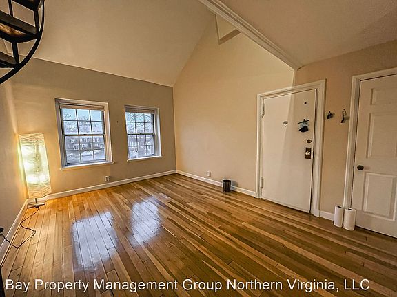 5th image of 2918 S Buchanan St APT C2
