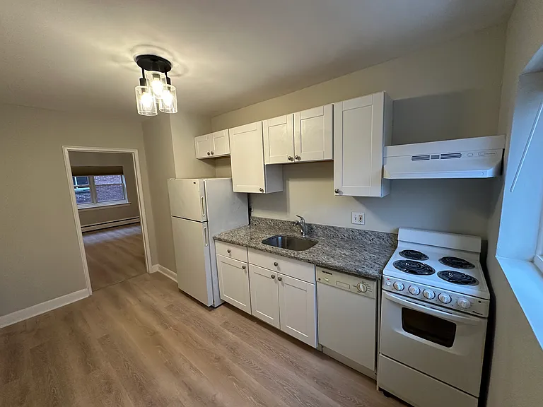 84 Sutherland Rd #6 — Photo 3
