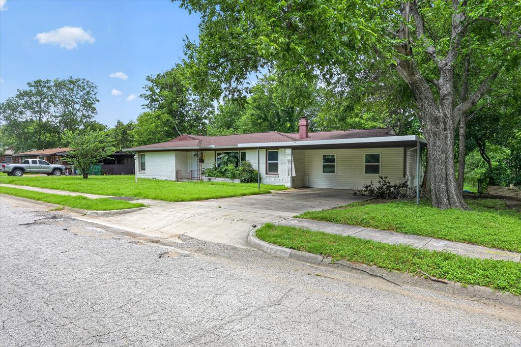2833 Scruggs Park Dr, Richland Hills, TX - View 2
