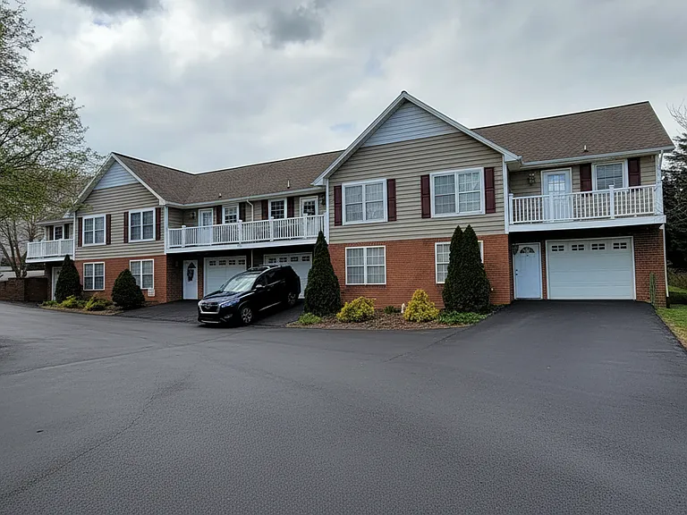 Axis on Roan Apartments — Photo 14