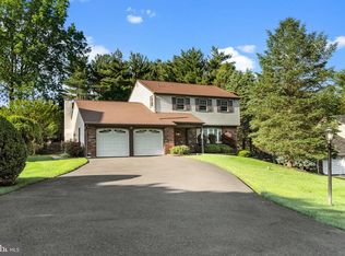 205 Creekwood Dr, Feasterville, PA 19053