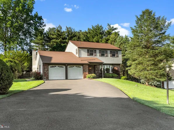 205 Creekwood Dr, Feasterville, PA 19053