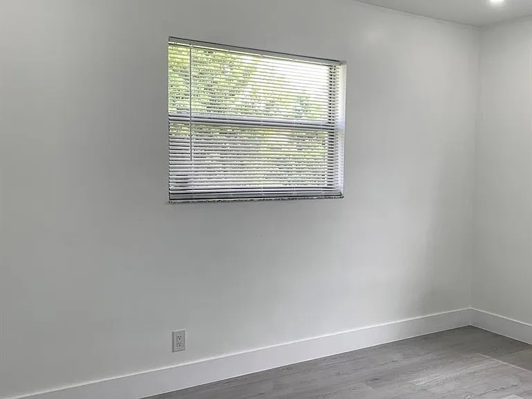 4005 NW 76th Ave — Photo 39
