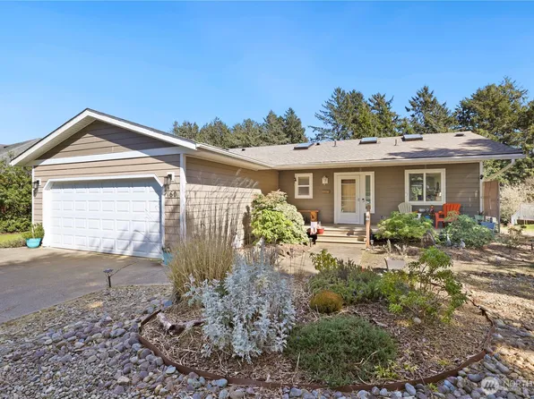 160 Dolphin Avenue NE, Ocean Shores, WA 98569