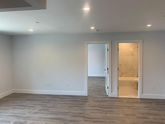 3rd image of 1362 Arnow Ave