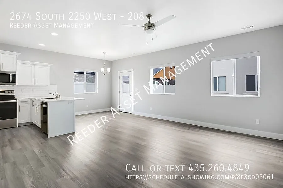 Receive $500 Off Your First Month! Beautiful 3bed 2.5bath Townhome in West Haven — Photo 2