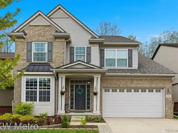 4953 W Stonegate Cir, Lake Orion, MI 48359