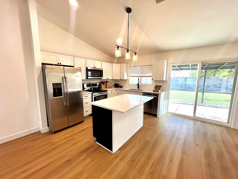 233 W Harvard Ave — Photo 4