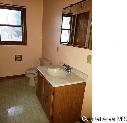 2nd image of 455 N Chamberlain St