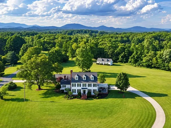 1351 Country Estates Dr, Lowry, VA 24570