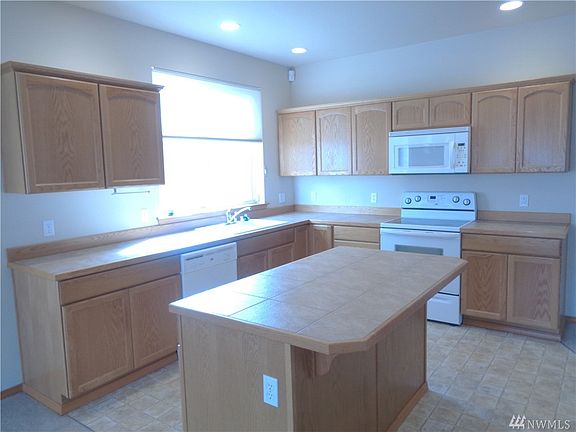 4th image of 10615 62nd Ave NE
