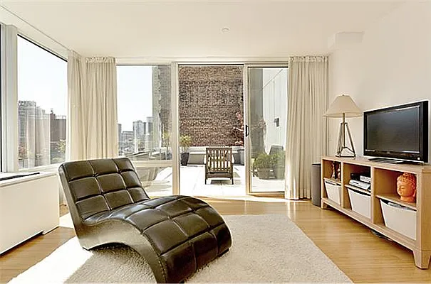 Sold by Living New York | media 18