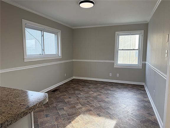 5th image of 325 Circle Dr