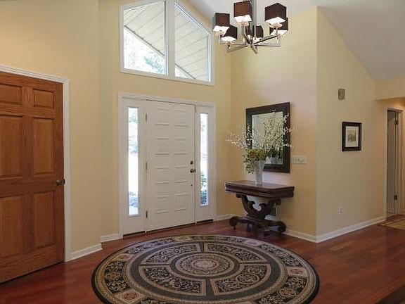 2nd image of 832 Overbrook Dr